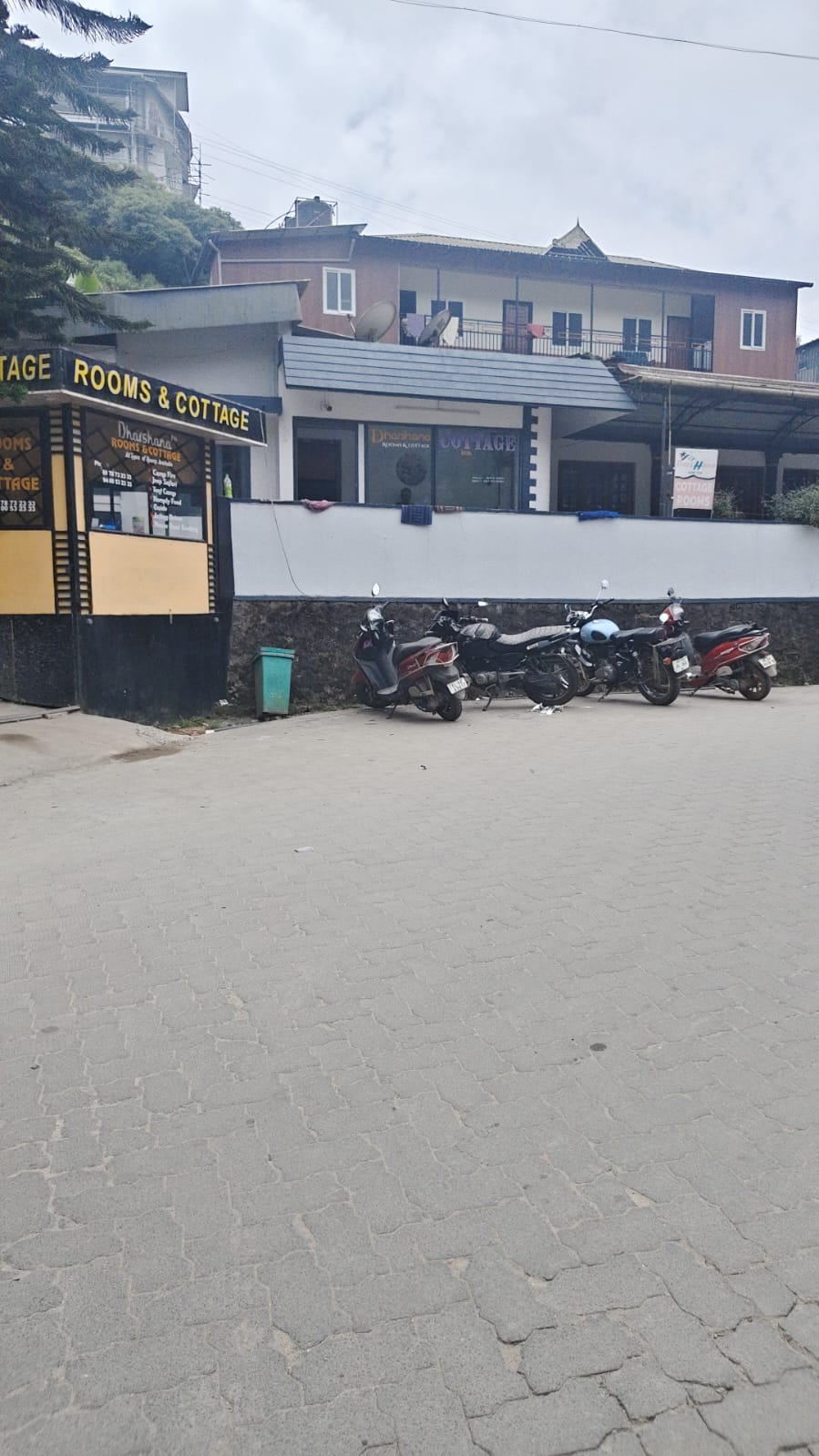 Front yard outside Dharshana Rooms and Cottage