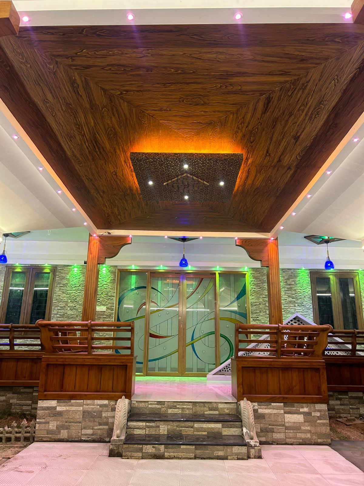 Entrance of Mountain Breeze resort in Vattavada